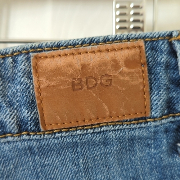 BDG Distressed Medium Wash High Rise Dree Cheeky Cut Off Denim Jean Shorts 28 - Picture 13 of 13